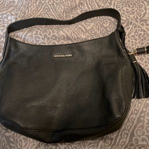 MICHEAL KORS BLACK SHOULDER BAG
